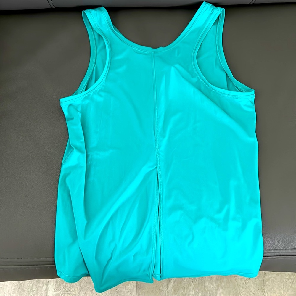 Lululemon reversible wear tank. Greenish color new never worn. Size 4.